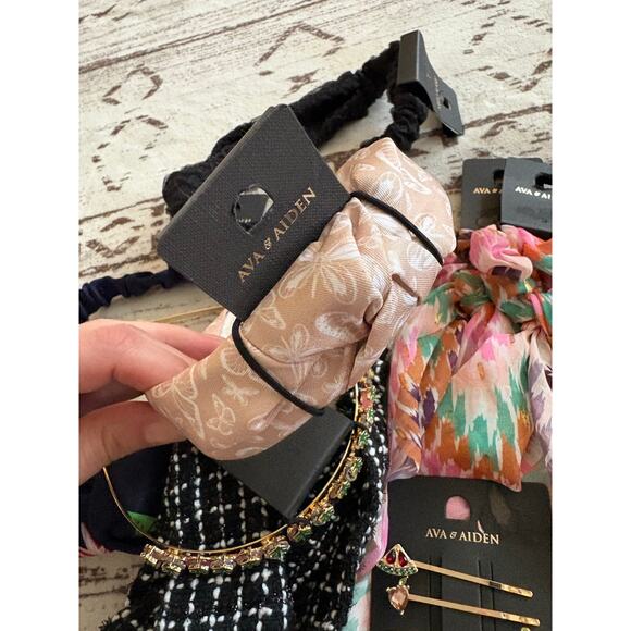 AVA & AIDEN hair accessory lot - Picture 5 of 11